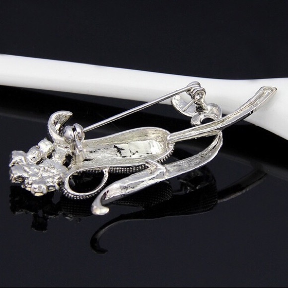 Unique diamonds flower brooch pin - Picture 4 of 4